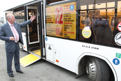 Глава администрации Челябинска Тефтелев уже прокатился в автобусе с безналичным расчетом