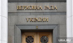 Верховная Рада в руках оппозиции. Майдан. Киев, щиты, верховная рада, захват здания, бойцы