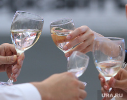 Пмэф-2014. Церемония вручение премии "Коммерсант года". Санкт-Петербург, вино, праздник, пьянка, шампанское, выпивка, бокал, тост, торжество, алкоголь, чоканье