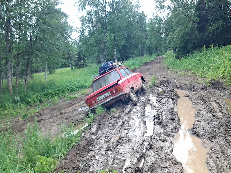 Уральцы заехали на перевал Дятлова на Запорожце, запорожец