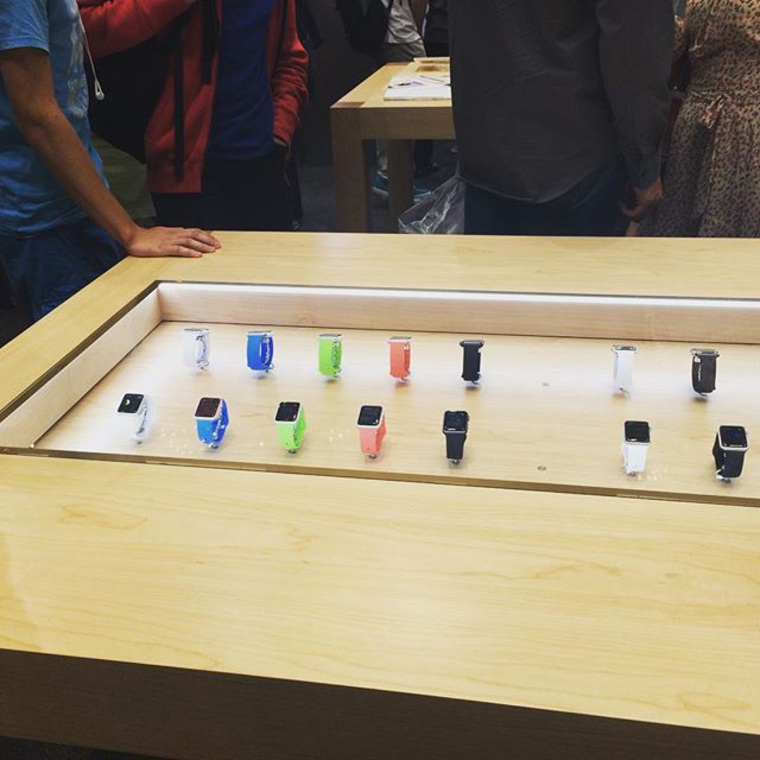 Начало продаж Apple Watch в ЦУМе. Москва