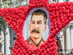 Парад победы в Севастополе. Крым, портрет сталина, звезда