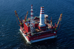 Открытая лицензия на 30.07.2015. Добыча нефти и газа, море, нефтедобыча, приразломное, нефтяная платформа, печорское море