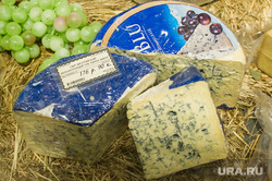 Продукты питания в "Гастрономии". Екатеринбург, сыр с плесенью