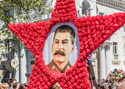 Парад победы в Севастополе. Крым, портрет сталина, звезда