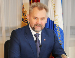 Глава ЯНАО наградил Лебедевича знаком отличия «За заслуги перед Ямалом»