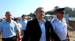 Глава Крыма Сергей Аксенов и британский журналист Грэм Филлипс 