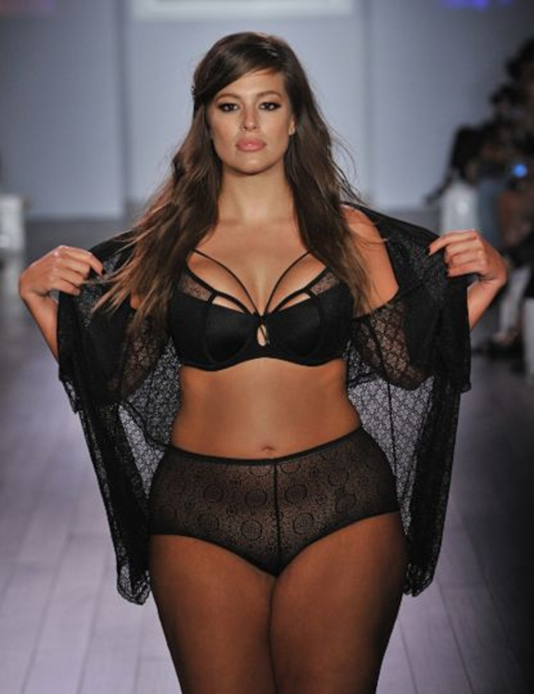 Фурор произвели модели plus-size на показе New York Fashion Week — фото  девушек в нижнем белье