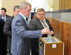 Вновь избранный депутат Ермаков, скорее всего, продолжит работу в Совфеде