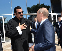 Между Сигалом и российским президентом сложились дружеские отношения