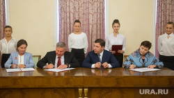 Подписание соглашений по развитию хоккея и поддержке ХК "Автомобилист". Екатеринбург, куйвашев евгений, бобров алексей, черепанова эльвира