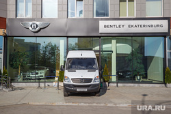 Лихач врезался в магазин Bentley. Екатеринбург, bentley ekaterinburg