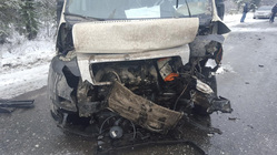 Водитель фургона не успел вернуться в свою полосу