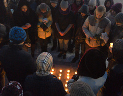 Тюменцы почтили память жертв терактов в Париже