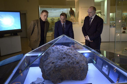 Во время съемок Срегей Брилев не упустил случая увидеть знаменитый челябинский метеорит