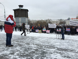В Екатеринбурге родители вышли на улицы, чтобы потребовать отставки главы управления образования