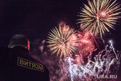 День города и металлурга. Магнитогорск, охранник, салют, фейерверк, витязь
