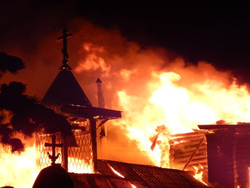 Храм в Артемовском сгорел дотла