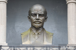 Ленин на Алом поле.  Челябинск., бюст ленина