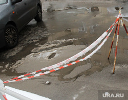 Город- снег грязь
Курган, мокрый снег, грязь на дороге