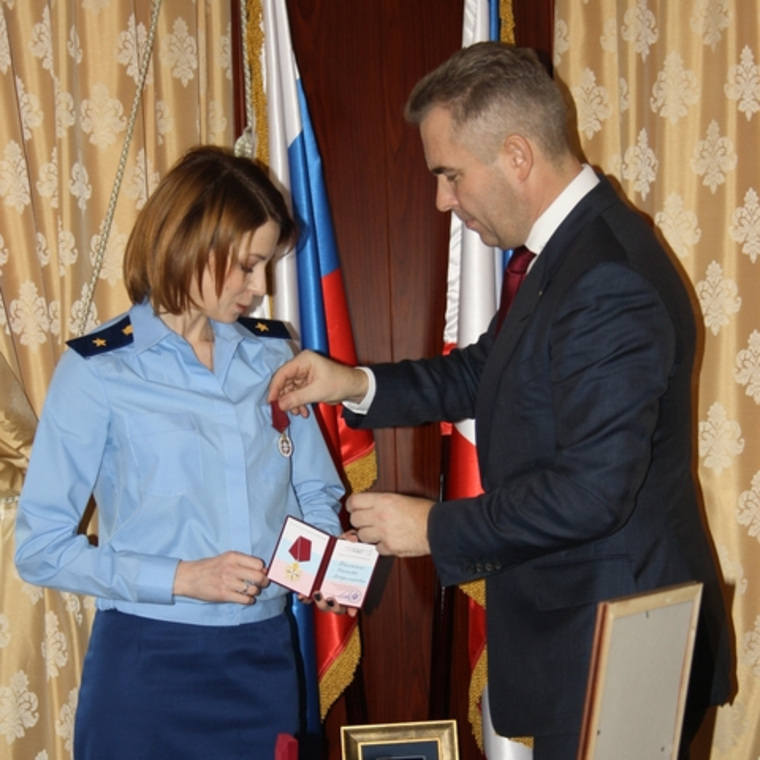 Павел Астахов лично вручил почетную медаль