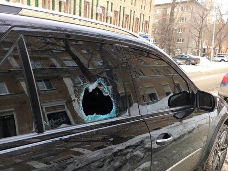 Из салона элитного внедорожника ничего не пропало