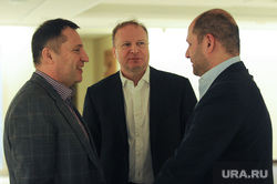 Коммунист Вячеслав Вегнер (слева) не позволил «единороссам» превратить заседание комитета в партийную агитацию