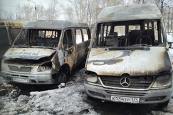 Полиция возбудила уголовное дело о поджоге микроавтобусов челябинской похоронной фирмы "Реквием"