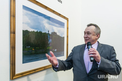 Фотография Дмитрия Медведева «Волга вечером» заняла центральное место на выставке
