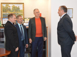 На встрече менеджеров завода с заместителем губернатора присутствовал глава Катайского района Юрий Малышев