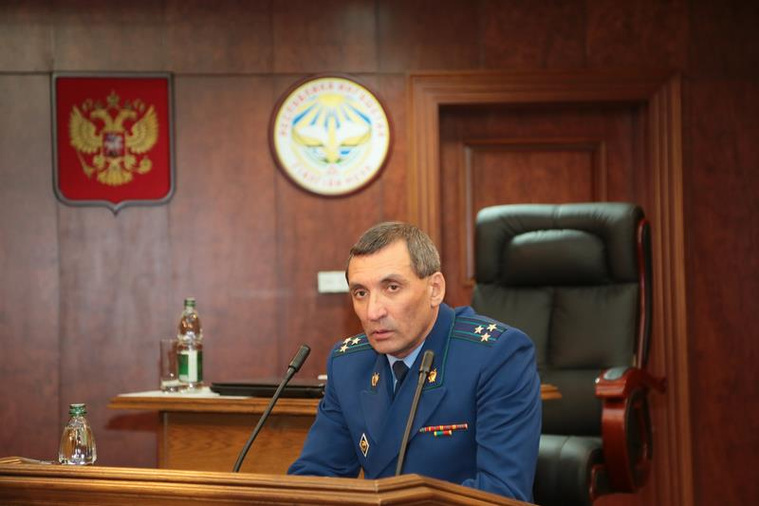 Петр Николаев 25 лет работал в военных прокуратурах