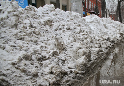 Снег на улицах (опять). Екатеринбург, сугробы