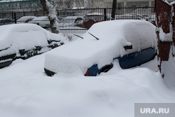 Уборка города от снега Курган, машины в снегу