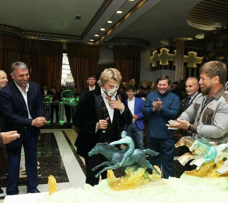 Рамзан Кадыров напал на Николая Баскова с тортом