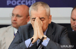 Медиафорум по проектам ЕР. Москва, онищенко геннадий, единая россия, закрыл лицо руками, молится