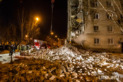 В Тюмени обрушилась стена жилого дома. «Здания падают вслед за экономикой». ФОТО