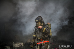 Пожар на улице Карьерной, 30. Екатеринбург, дым, огонь, дыхательная маска, маска для пожарного, дыхательная система