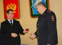 Евгений Оленич (слева) возглавил ОМВД по Сосновкому району