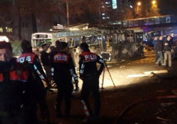В Анкаре взорвали автомобиль, припаркованный рядом с автобусом