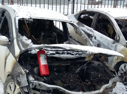 Три автомобиля сгорели минувшей ночью в столице Урала