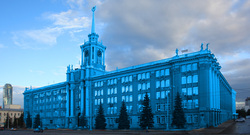 Главные здания Екатеринбурга окрасятся в синий ради аутистов