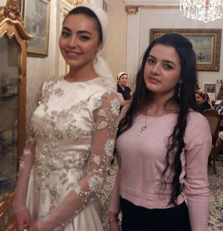 Хадижа Ужахова выбрала для свадьбы в Лондоне скромное платье