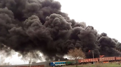 На станции Краснодон (в 15 км от российской границы) загорелись две железнодорожных цистерны