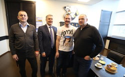 Перед отъездом Куинт пообщался с Сеничевым, Гомоляко и Губаревым
