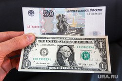 Курс доллара, курс, полтинник, пятьдесят рублей, валюта, купюры, деньги, наличные, доллары