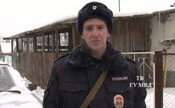 Полицейский Сергей Талызов помог матери забрать ребенка, забравшись в квартиру через форточку