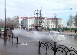 В центре Тюмени бьют фонтанчики