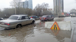 Улицы Екатеринбурга уходят под воду