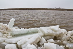 Лед на набережной. Нижневартовск , куски льда, река обь