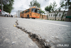 Ямы и трещины на дорогах. Екатеринбург, трещина, дорога
